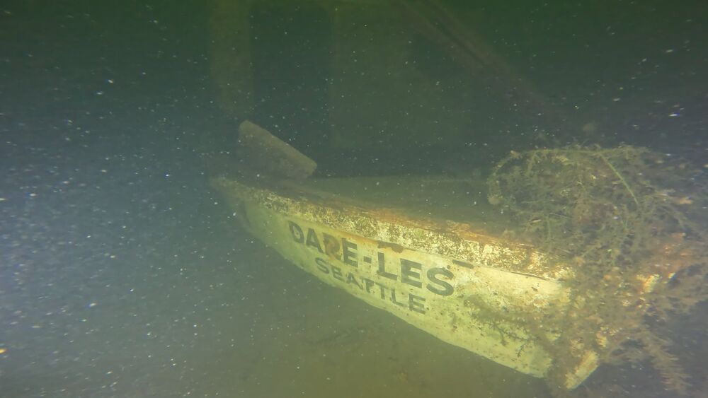 Boat transom reading DARE-LES, SEATTLE